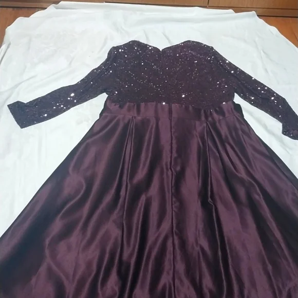 SXCAPE SQUENCE EVENING GROWN size16W - Picture 8 of 14